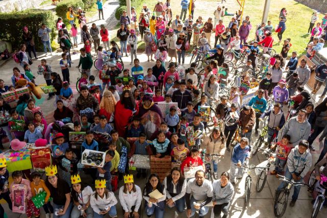 Fundación "Me Gusta Mi Escuela", de la empresa Robert Bosch entrega juguetes a menores de Atlacomulco
